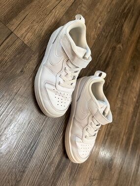 Nike Kids White Low-Top Sneakers with Hook-and-Loop Strap